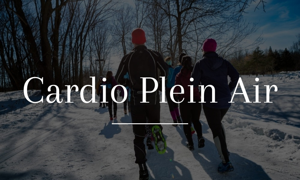 Un groupe de personne en pratique de cardio plein air